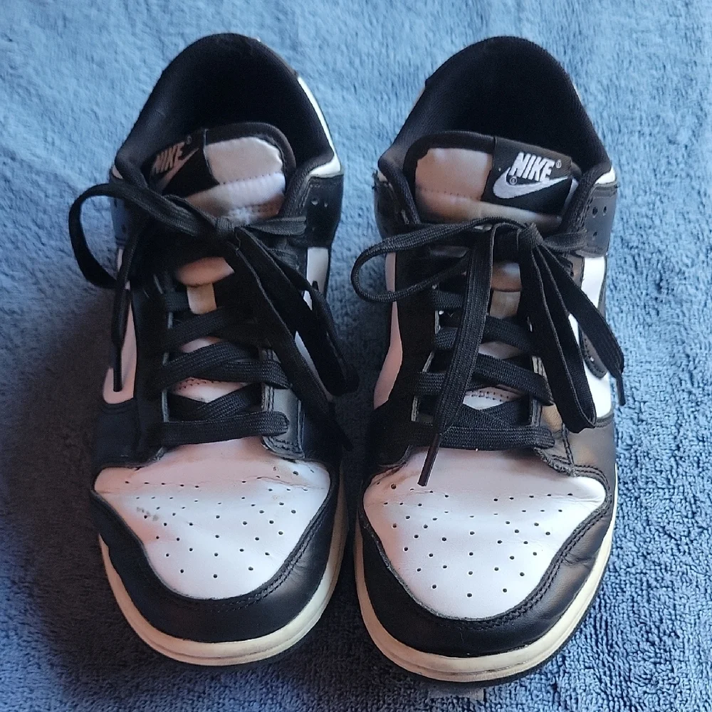 Nike Classic Black and White Low-Tops - Picture 2 of 8